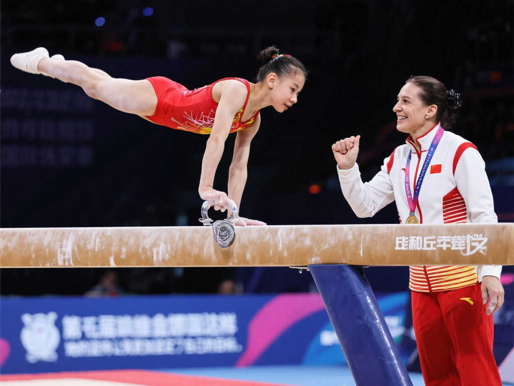 49岁丘索维金娜与中国年轻选手合影：朝气蓬勃，携手共进！